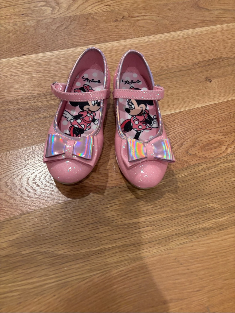 NWOT Disney Pink Minnie Mouse Glitter Mary Jane Shoes with Bows. Size 8T